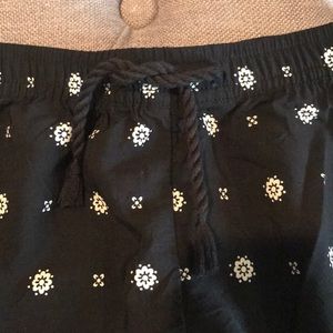 Old Navy Bottoms - Old navy girls shorts 10/12 Old Navy Bottoms - Old navy girls shorts 10/12